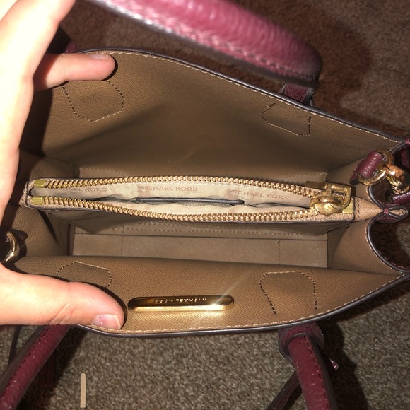 Micheal Kors Hand bag - Picture 3 of 5